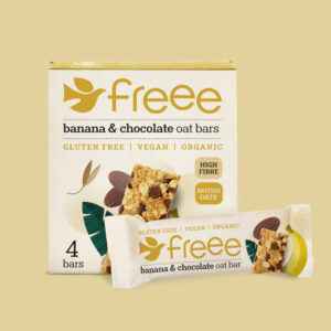Enjoy the rich taste of 70% dark chocolate chips and ripe fruit in this delicious and chewy Organic Banana Chocolate Oat Bar. Shop at Crumblegf!